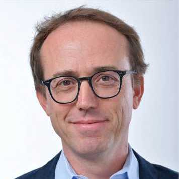 Portrait of Dr Lukas Fässler