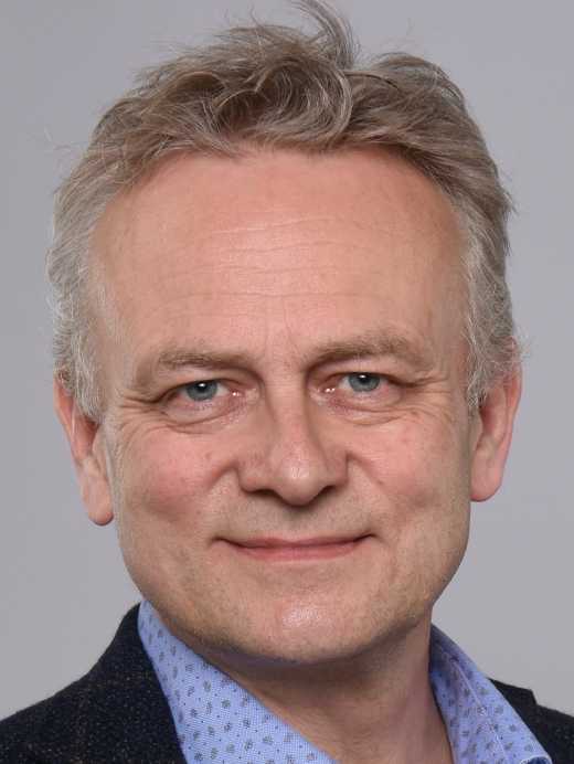 Portraitaufnahme von Prof. Philipp Häfliger